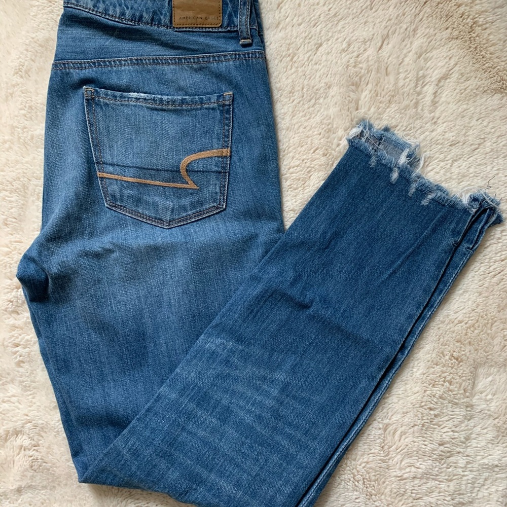 AE Tomgirl Distressed Jean